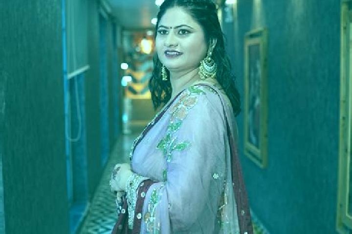 Nora, 27 — Escort in Tanda, India