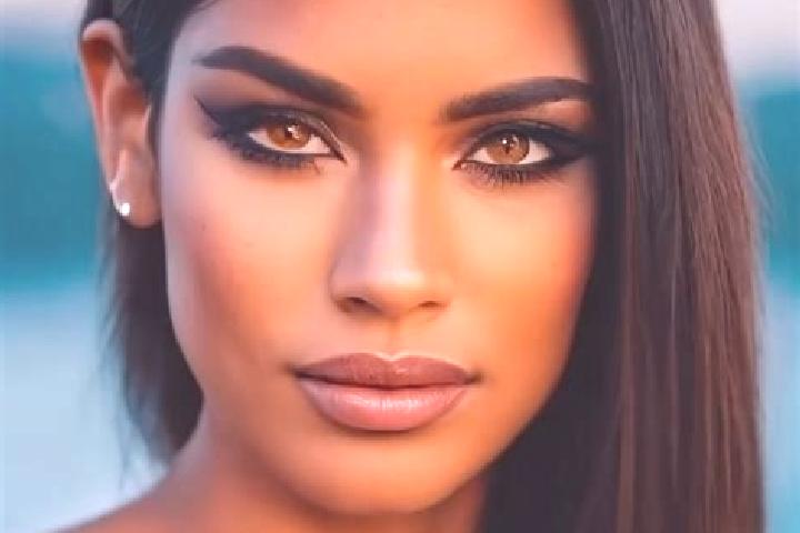 Nora, 28, a dark blonde hazel-eyed latina companion based in Sombrio. Offering Domination, Tantra. Available for incall and outcall, day and evening dates.