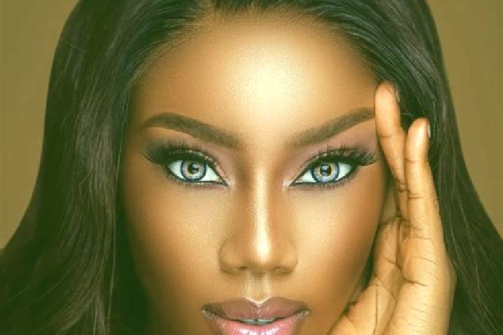 Nora, 28, a red blue-eyed ebony companion based in Berehomet. Offering Erotic Massage, Fetish, CIM, Massage. Available for incall and outcall, day and evenin...