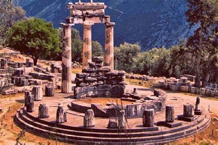 Nora, 28 — Escort in Delphi, Greece