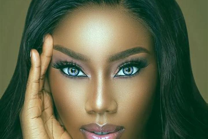 Nora, 29, a red blue-eyed ebony companion based in Drongan. Offering Tantra, Girlfriend Experience, Duos. Available for incall and outcall, day and evening d...