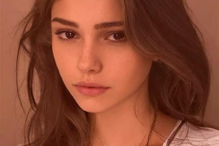 Nora, 30, a chestnut grey-eyed slavic companion based in Heiligenberg. Offering Striptease, OWO, 69. Available for incall and outcall, day and evening dates.