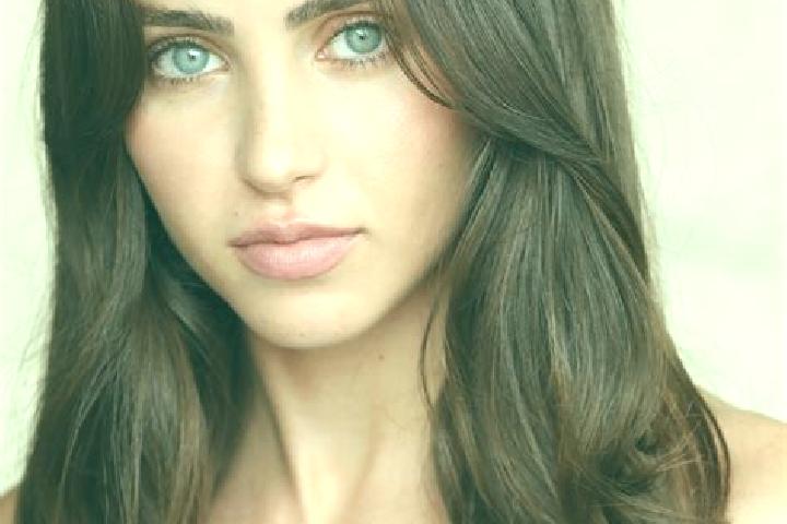Nora, 30, a red dark-eyed latina companion based in Sennori. Offering GFE, OWO, Party Girl. Available for incall and outcall, day and evening dates.
