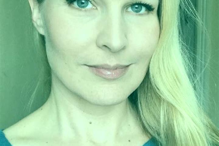 Nora, 30 — Escort in Burton Bradstock, United Kingdom