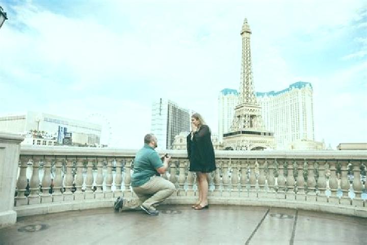 Nora, 32, a chestnut green-eyed european companion based in North Las Vegas. Offering Fetish, Deep French Kissing, Overnight, Dinner Date. Available for inca...