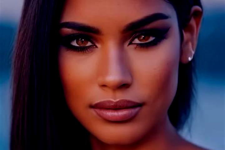 Nora, 32, a red green-eyed latina companion based in Djuroe. Offering Party Girl, Dinner Date, Girlfriend Experience, Overnight. Available for incall and out...