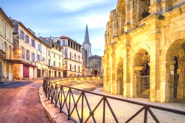 Nora, 32 — Escort in Arles, France