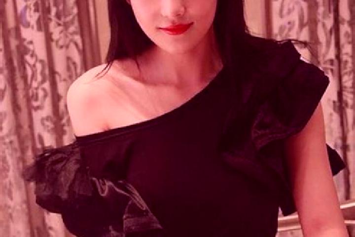Nora, 33, a black dark-eyed asian companion based in Pocatky. Offering Dinner Date, Girlfriend Experience, CIM, Roleplay, Prostate Massage. Available for inc...