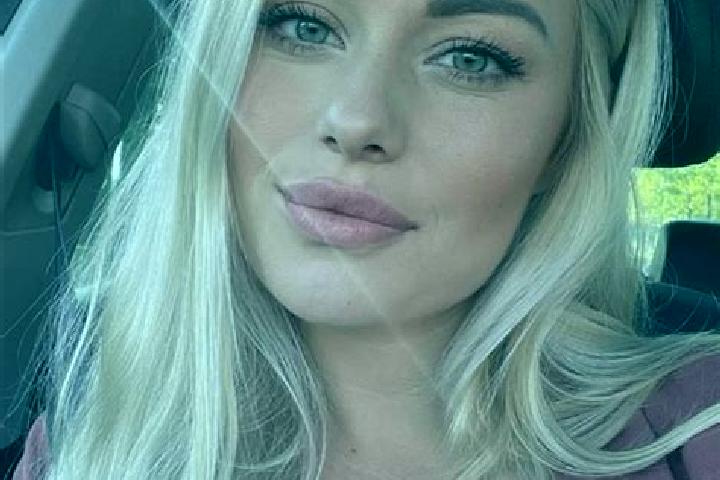 Nora, 33, a blonde hazel-eyed indian companion based in Lauco. Offering Striptease, Party Girl, Erotic Massage. Available for incall and outcall, overnight b...