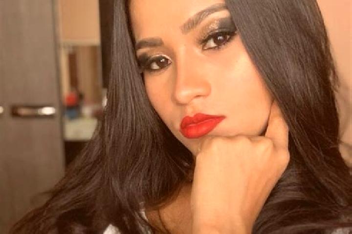 Nora, 33 — Escort in Marliana, Italy
