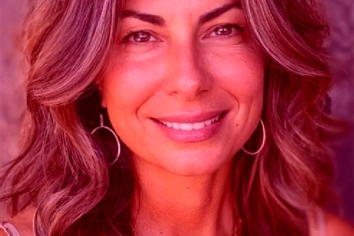 Nora, 34, a brunette grey-eyed mixed companion based in Alba de Tormes. Offering Party Girl, Erotic Massage, Couples. Available for incall and outcall, overn...
