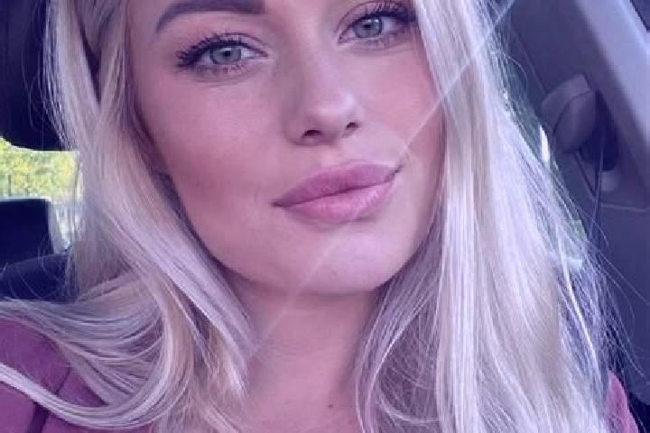 Nora, 38, a blonde hazel-eyed mediterranean companion based in Sheldon. Offering Erotic Massage, Deep French Kissing, Fetish, Striptease. Available for incal...