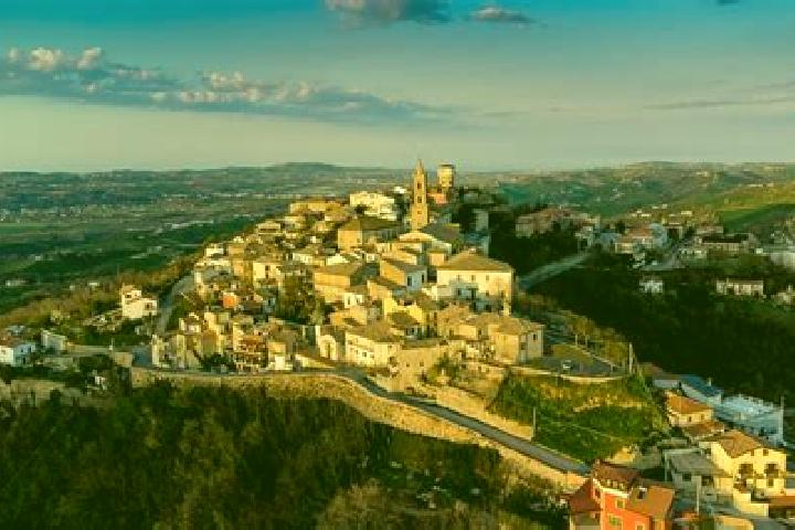 Nora, 39 — Escort in Cellino Attanasio, Italy