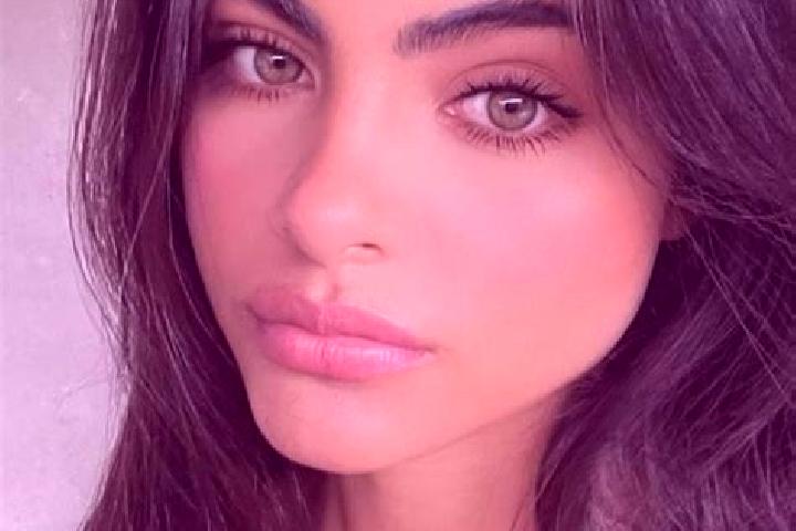 Nova, 20, a brunette green-eyed indian companion based in Ponte Alta. Offering Party Girl, 69, Deep French Kissing, Overnight. Available for incall and outca...