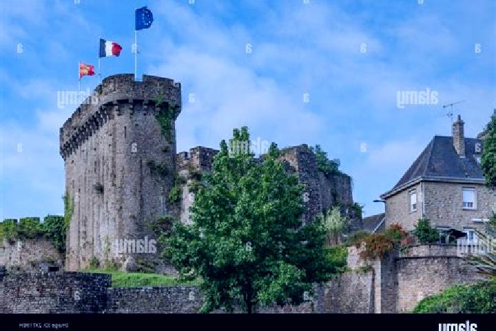 Nova, 20 — Escort in Avranches, France