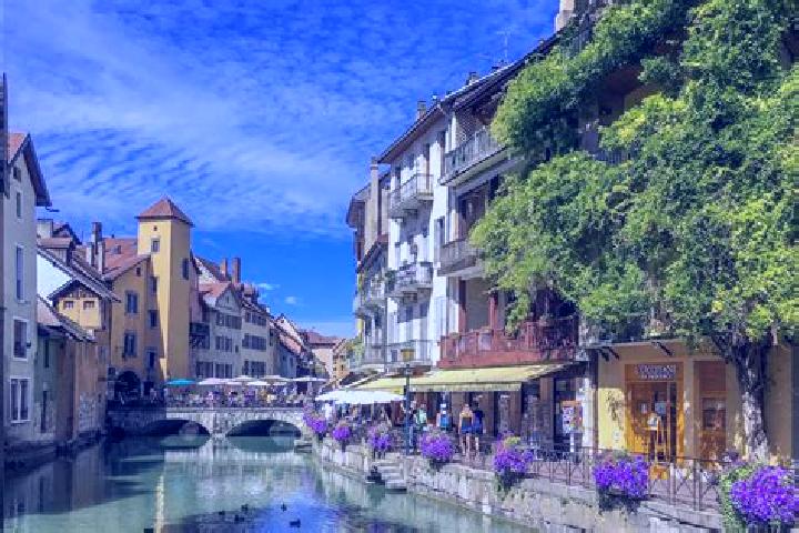 Nova, 20 — Escort in Plomodiern, France