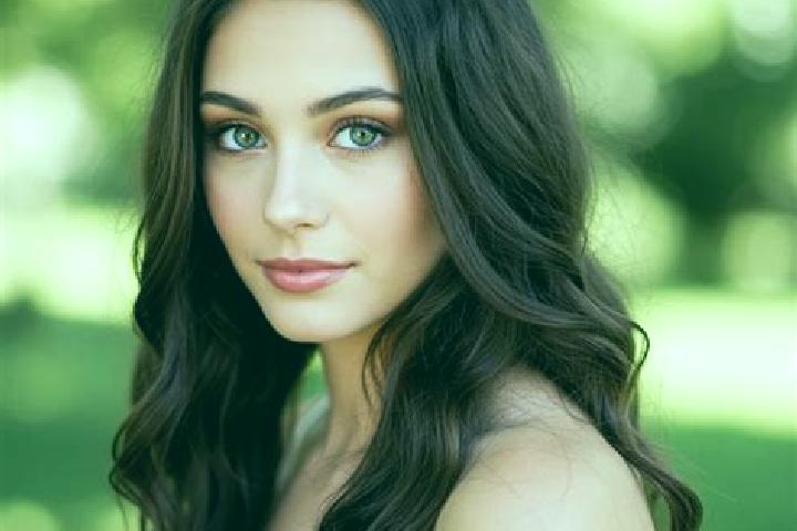 Nova, 21, a brunette hazel-eyed european companion based in Roos. Offering Deep French Kissing, BDSM, Prostate Massage. Available for incall and outcall, day...