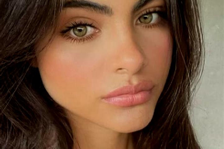 Nova, 21, a chestnut hazel-eyed indian companion based in Malalbergo. Offering Overnight, OWO, BDSM. Available for incall and outcall, day and evening dates.