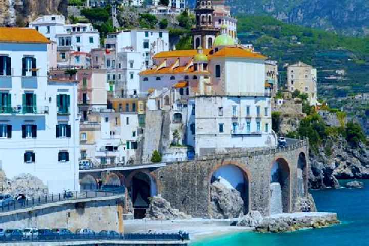Nova, 21 — Escort in Songavazzo, Italy