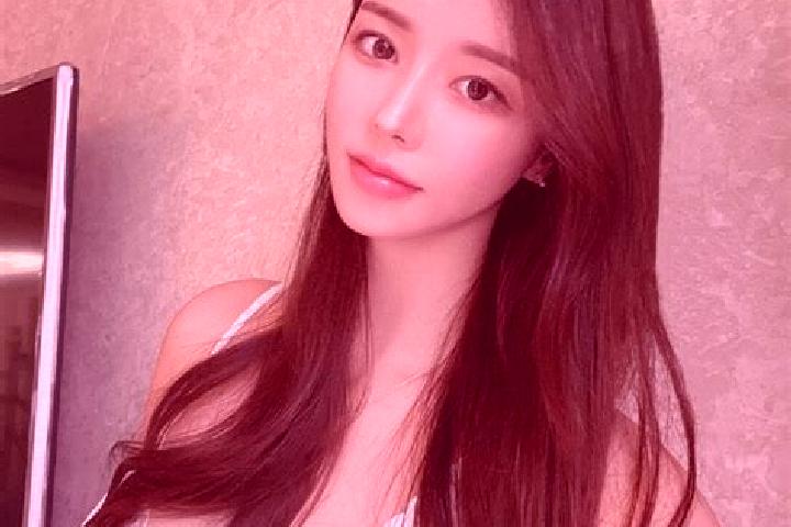 Nova, 22 — Escort in Qiujin, China