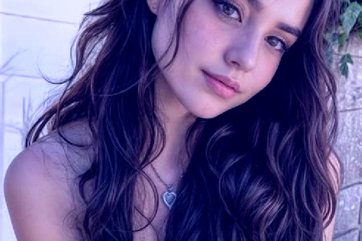 Nova, 23, a auburn brown-eyed latina companion based in Entrerrios. Offering 69, Deep French Kissing, Girlfriend Experience, Dinner Date, BDSM. Available for...