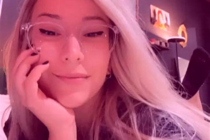 Nova, 24, a blonde grey-eyed indian companion based in Montescheno. Offering Striptease, A-Level, Fetish, Massage, Erotic Massage. Available for incall and o...