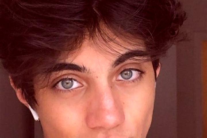 Nova, 25, a chestnut dark-eyed caucasian companion based in Parun. Offering GFE, OWO, Couples. Available for incall and outcall, overnight bookings available.