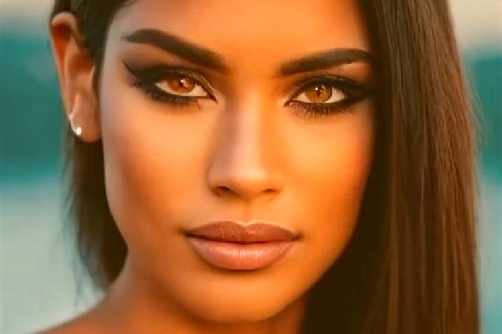 Nova, 25, a red amber-eyed latina companion based in Hawaiian Beaches. Offering Party Girl, Travel Companion, Deep French Kissing, 69. Available for incall a...