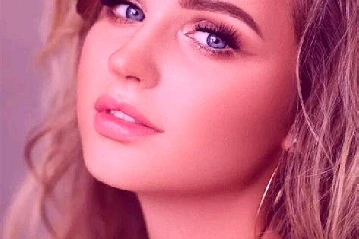 Nova, 26, a dark blonde blue-eyed ebony companion based in Trestioara. Offering BDSM, Travel Companion, Overnight, Duos, Tantra. Available for incall and out...