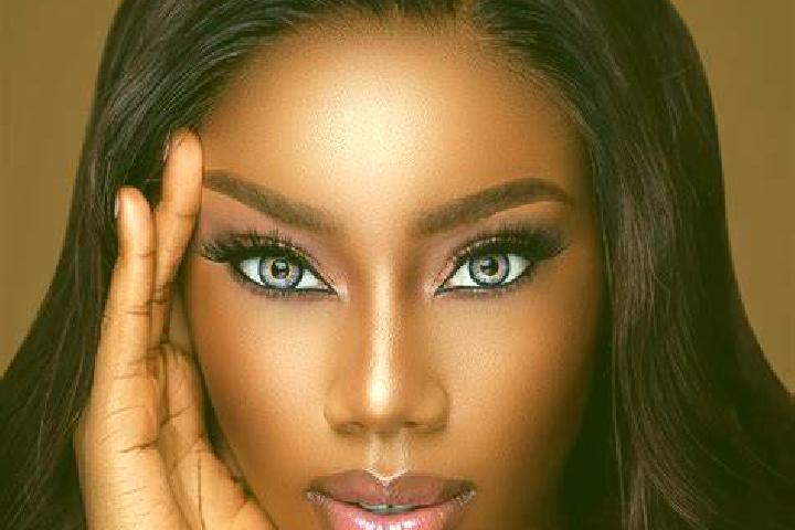 Nova, 26, a red blue-eyed ebony companion based in Lachen. Offering Massage, Party Girl, 69. Available for incall and outcall, day and evening dates.