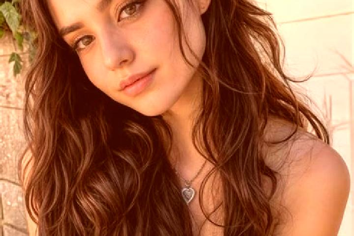Nova, 27, a auburn amber-eyed middle eastern companion based in Padurekso. Offering Roleplay, Erotic Massage, Domination, A-Level. Available for incall and o...