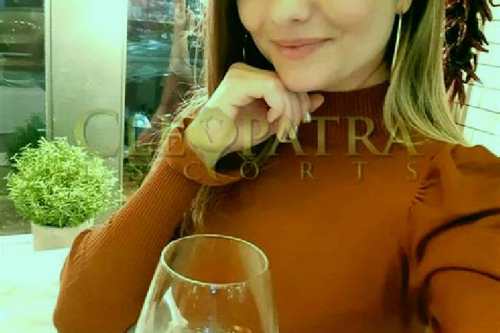 Nova, 27, a auburn brown-eyed latina companion based in Salgareda. Offering Overnight, Massage, OWO, Dinner Date. Available for incall and outcall, day and e...