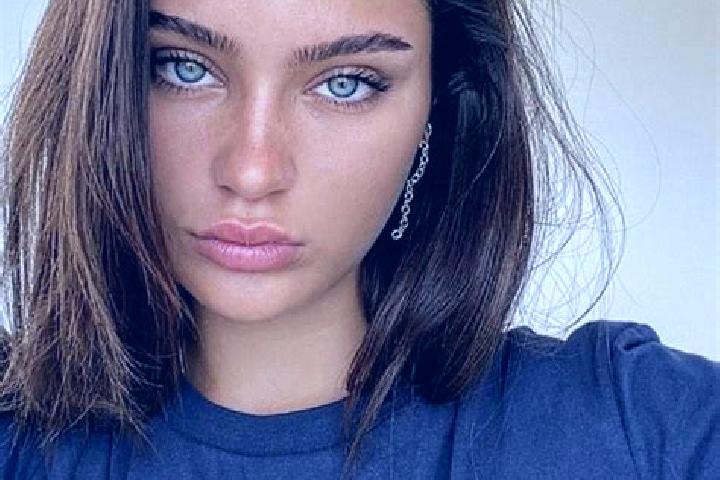 Nova, 27, a brunette dark-eyed indian companion based in Inegol. Offering Duos, Striptease, Massage. Available for incall and outcall, day and evening dates.