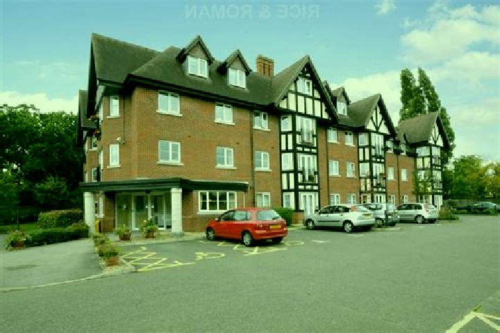 Nova, 27 — Escort in Hinchley Wood, United Kingdom