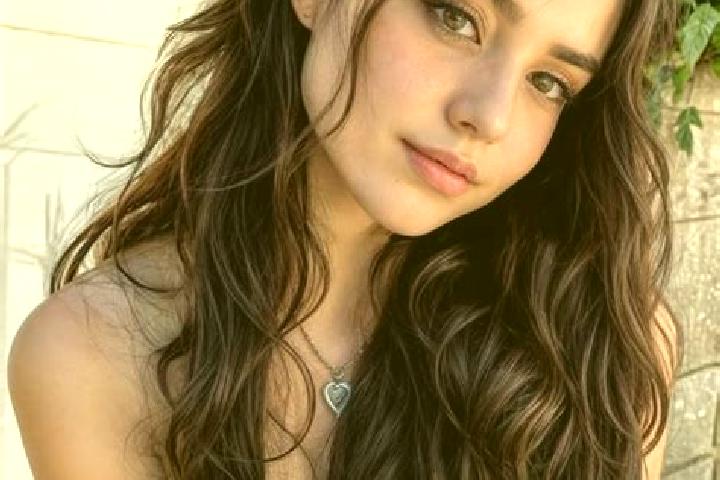 Nova, 28, a brunette hazel-eyed european companion based in Letlhakeng. Offering Fetish, Party Girl, OWO, Duos. Available for incall and outcall, day and eve...