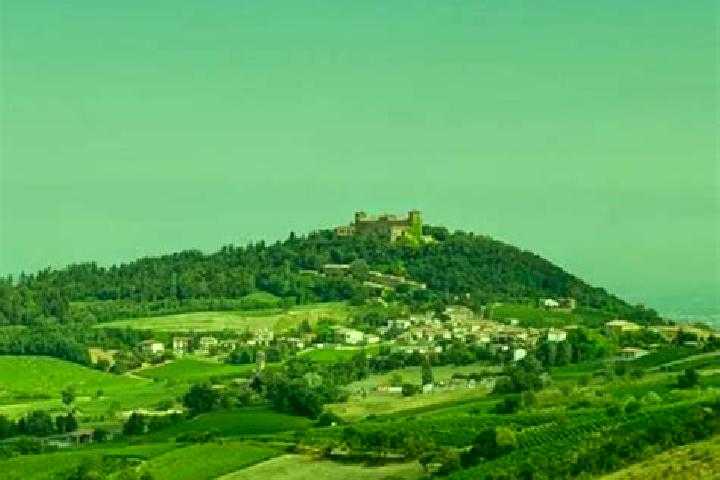Nova, 28 — Escort in Montalto Pavese, Italy
