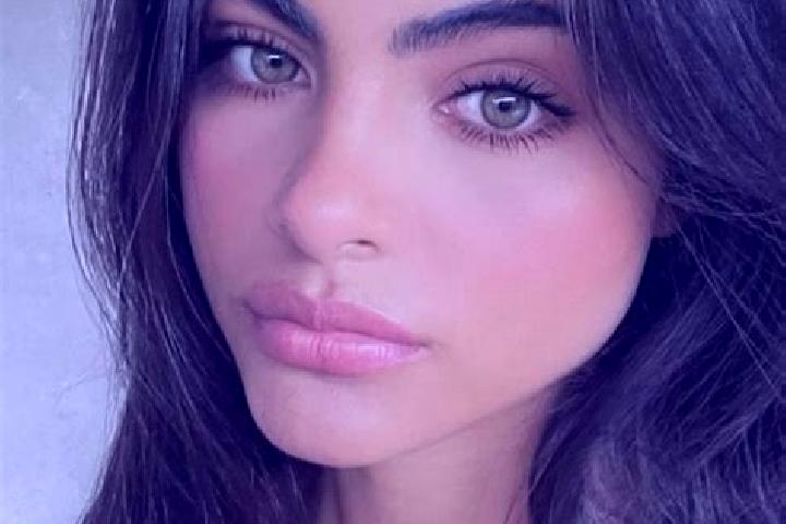 Nova, 29, a brunette green-eyed middle eastern companion based in Lentiai. Offering BDSM, Tantra, Erotic Massage, 69. Available for incall and outcall, day a...