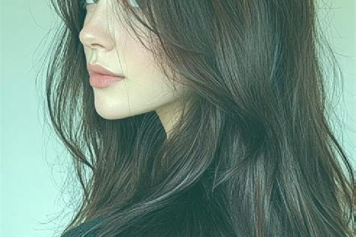 Nova, 32, a auburn brown-eyed asian companion based in Santa Barbara de Nexe. Offering Massage, Tantra, CIM, Travel Companion. Available for incall and outca...