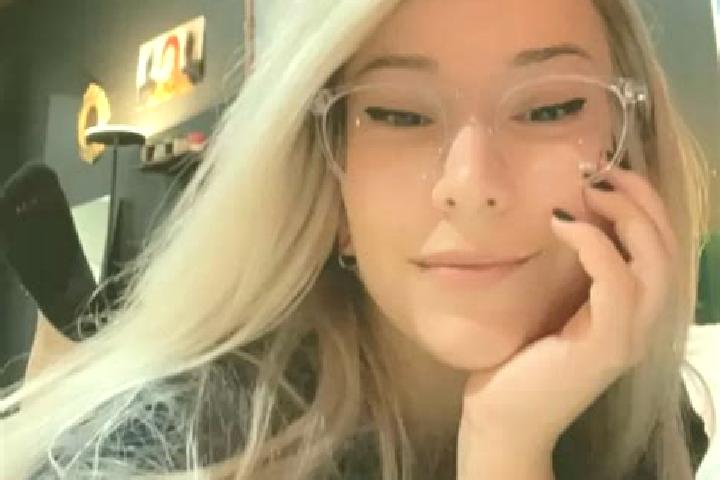 Nova, 32, a blonde grey-eyed middle eastern companion based in Viersen. Offering Deep French Kissing, GFE, Erotic Massage. Available for incall and outcall, ...