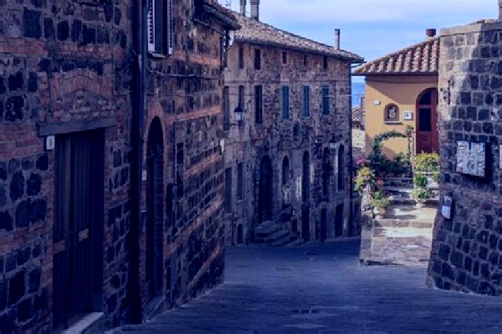 Nova, 33 — Escort in Radicofani, Italy