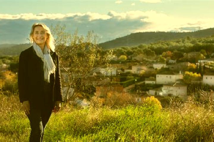 Nova, 34 — Escort in Alleins, France