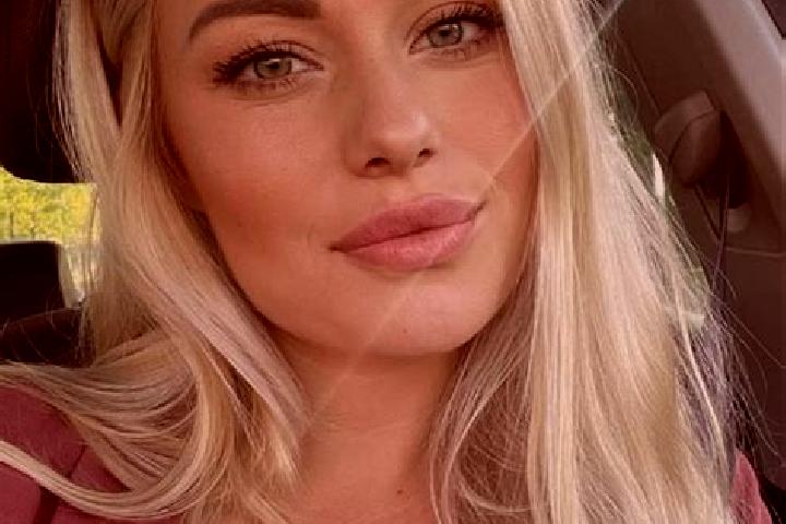 Nova, 35, a blonde hazel-eyed slavic companion based in Gura Barbuletului. Offering Tantra, Striptease, Couples. Available for incall and outcall, day and ev...