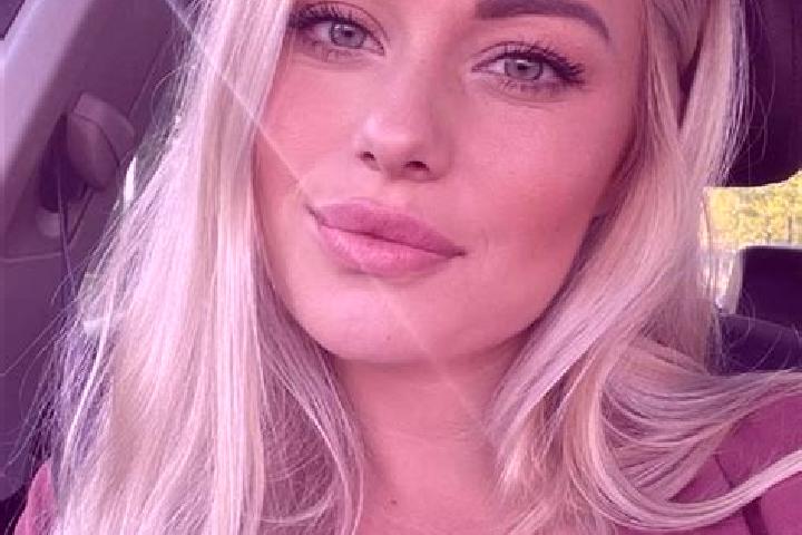 Nova, 38, a blonde hazel-eyed mixed companion based in Harvington. Offering GFE, 69, A-Level, Roleplay, Dinner Date. Available for incall and outcall, overni...