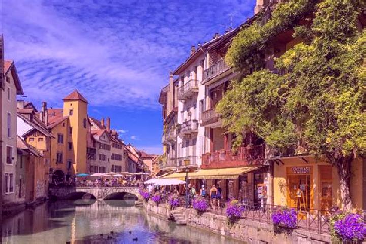 Olivia, 20 — Escort in Chambles, France