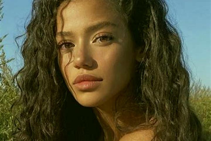 Olivia, 22, a red dark-eyed latina companion based in Mingshui. Offering Party Girl, Deep French Kissing, Massage, Travel Companion. Available for incall and...