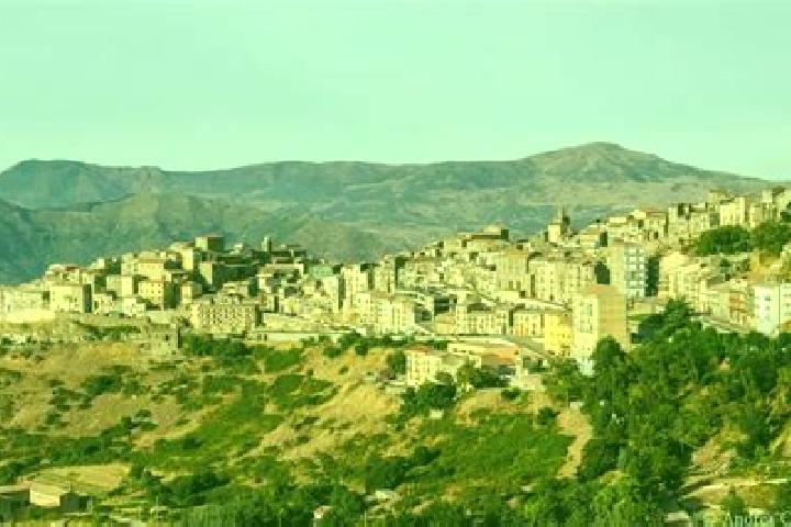 Olivia, 22 — Escort in Geraci Siculo, Italy