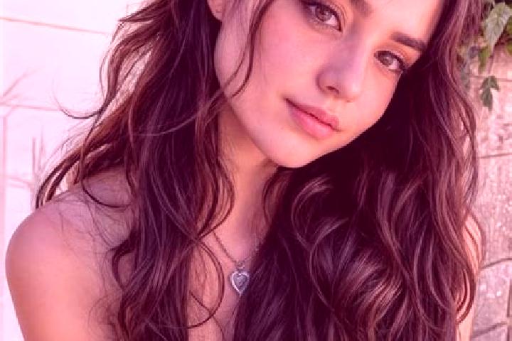 Olivia, 23, a auburn amber-eyed caribbean companion based in Strazovice. Offering Party Girl, Couples, Overnight, BDSM. Available for incall and outcall, ove...
