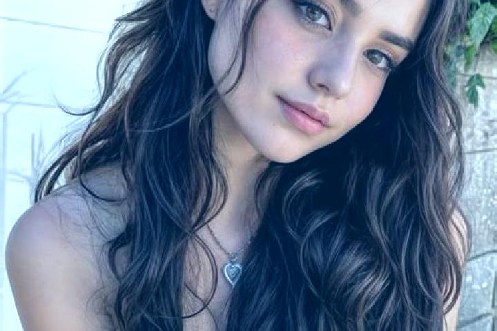 Olivia, 23, a chestnut hazel-eyed caucasian companion based in Villagomez. Offering Roleplay, BDSM, OWO, Duos. Available for incall and outcall, day and even...