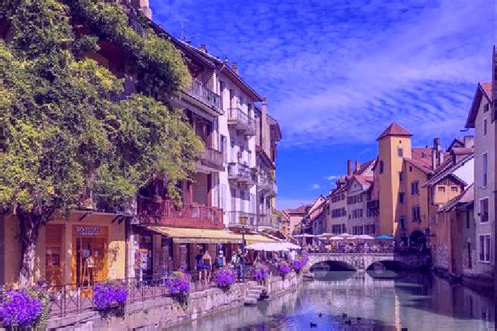 Olivia, 24 — Escort in Treauville, France