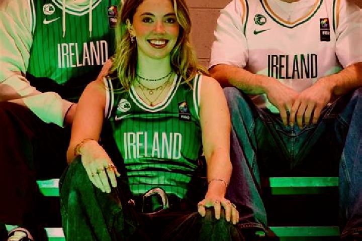 Olivia, 26 — Escort in Ballinroad, Ireland